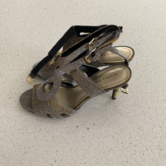 Audrey-Brooke , Size 9 .5 Silver and gold . Very clean shoe. Wore only once . - Picture 3 of 7
